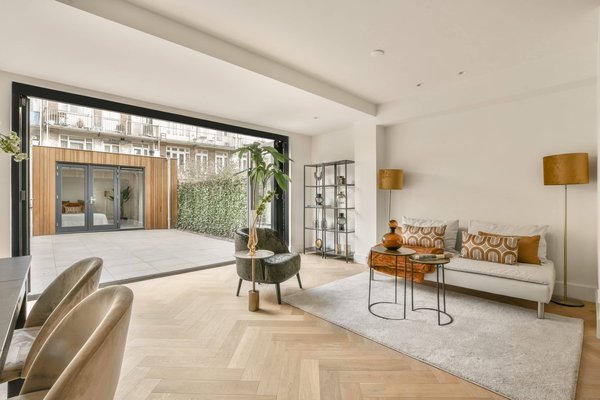 Quels sont les meilleurs conseils pour créer un coin repas extérieur sur un petit balcon ?