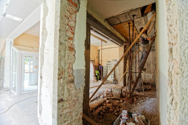 Comment gérer la rénovation d'une maison pendant que vous y habitez ?